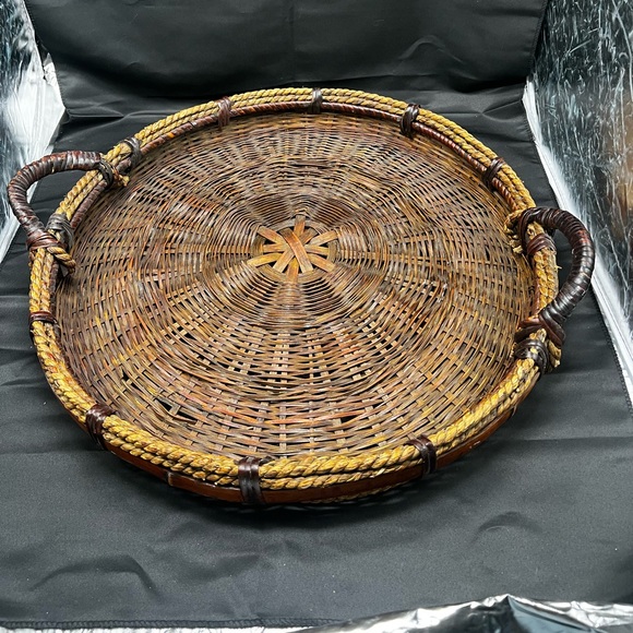 VTG Large 19" Wicker Basket Round Centerpiece 3.25"T. Tray - Picture 1 of 7
